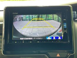 【バックカメラ】駐車時に後方がリアルタイム映像で確認できます。大型商業施設や立体駐車場での駐車時や、夜間のバック時に大活躍！運転スキルに関わらず、今や必須となった装備のひとつです！