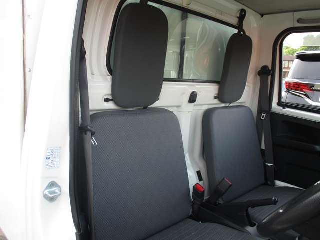 ご自宅まで無料で陸送納車いたします。一部地域は無料陸送の対象外ですが、陸送納車は全国対応可能ですのでお気軽にスタッフまでご相談ください。一部の離島など陸送できない地域もございます。