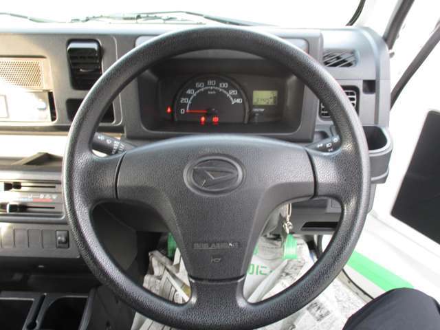 ＜冷蔵冷凍車＞　デンソー製冷凍機　冷凍冷蔵温度コントローラー　マイナス22℃　観音扉　左側スライドドア　庫内排水口　庫内灯＆非常ブザー　社外12インチアルミホイール　AM・FMラジオ　ドアバイザー
