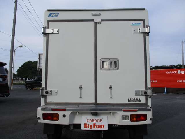 ＜冷蔵冷凍車＞　デンソー製冷凍機　冷凍冷蔵温度コントローラー　マイナス22℃　観音扉　左側スライドドア　庫内排水口　庫内灯＆非常ブザー　社外12インチアルミホイール　AM・FMラジオ　ドアバイザー