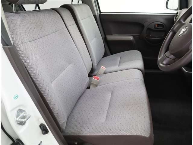 ベンチシートで広々