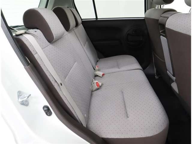 セカンドシート足元も広々