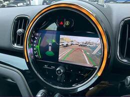 【バックカメラ】装備。後方確認に役立ち、楽々駐車やバックをしていただけます。