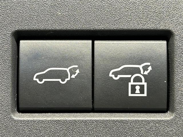 ◆【パワーバックドア】荷物を抱えた状態でもリアゲートの開閉が可能です！お買い物時やアウトドアの際に役立ちますね。