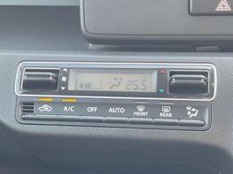 【オートエアコン】一度お好みの温度に設定すれば、車内の温度を検知し風量や温度を自動で調整。暑い…寒い…と何度もスイッチ操作をする必要はありません。快適な車内空間には必須の機能ですね♪