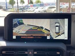 【パノラミックビューモニター】を装備しております。全周囲カメラで危険察知。狭い駐車場でも安心して駐車できますね。