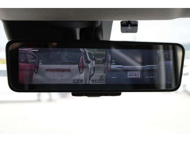 デジタルルームミラー付ルームミラー装備☆夜間でも視認性のいい映像で駐車をサポートします♪