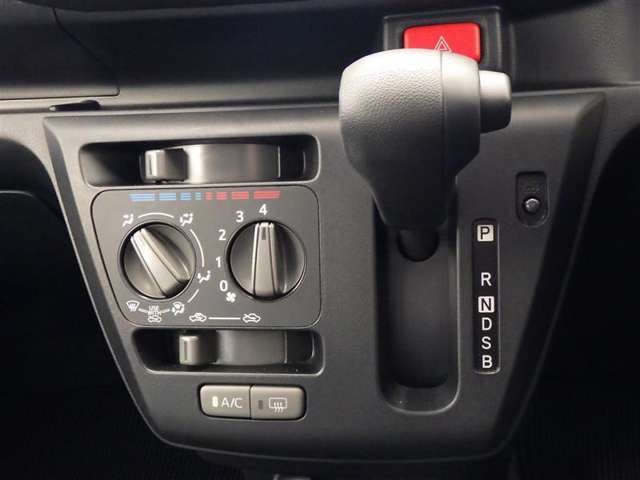 トヨタ認定中古車保証付！（1年間、距離無制限　HV車はHV保証付）　別途延長保証もご用意しております♪　ぜひ現車を確認にご来店ください