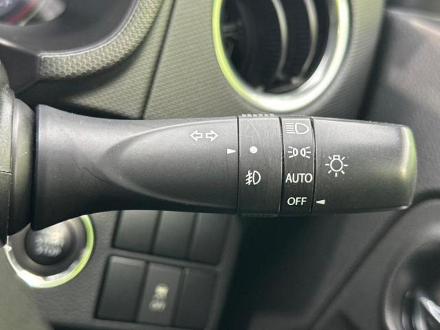 WECARSの展示場では実際に見て、触ってお車をお選びいただけます！知識の豊富な営業スタッフが様々なカーライフをご提案いたします！