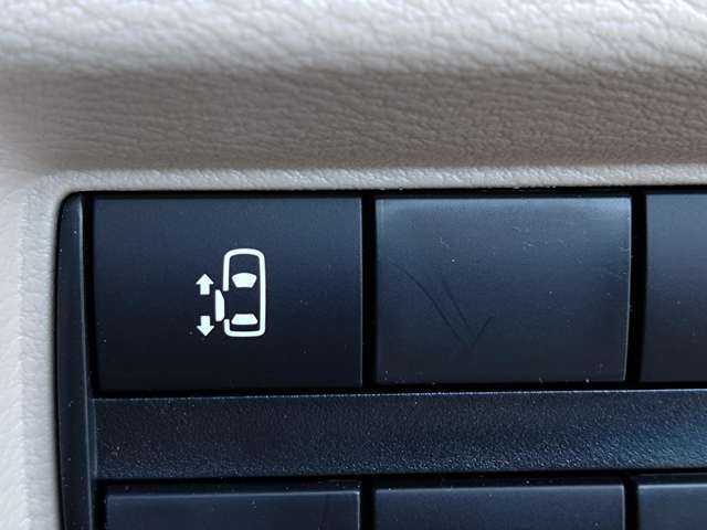オートスライドドアは、運転席前にあるスイッチの操作でもオート開閉ができ、とても便利です。