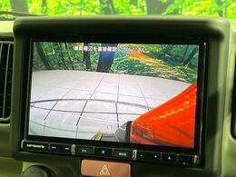 【バックカメラ】駐車時に後方がリアルタイム映像で確認できます。大型商業施設や立体駐車場での駐車時や、夜間のバック時に大活躍！運転スキルに関わらず、今や必須となった装備のひとつです！