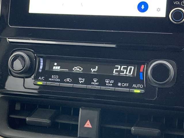 オートエアコンは温度を設定するだけで、自動で風量などを設定してくれます。運転しながら操作も必要ないので、安全性も向上します。