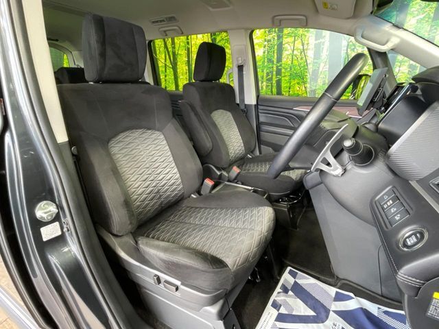 運転席シート廻りは使用感も少なく、良好な状態となっています。丁寧に使われていたことがよくわかりますね。