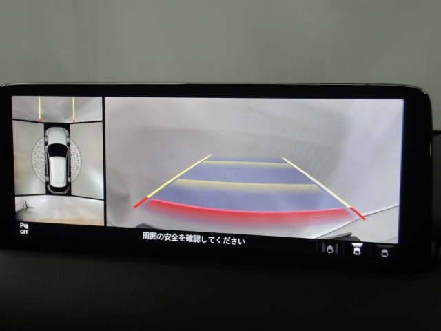 狭い場所での駐車やすれ違いなどでより的確な運転操作に役立つ360°ビューモニターが装備されています。
