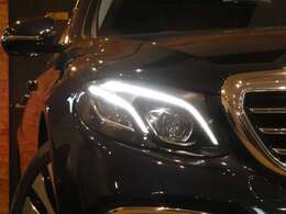 DOHC・V型6気筒ツインターボ/2984cc/9速AT/フルタイム4WD　？333ps/48.9kg.m（カタログ値）全長493×全幅185×全高145