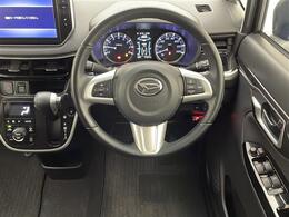 【ステアリング】軽い力で扱いやすいハンドルです。目立つ傷やスレなどなく綺麗な状態です！除菌プランいれていただくとさらに快適に！清潔なお車はお子様にも安心ですね！