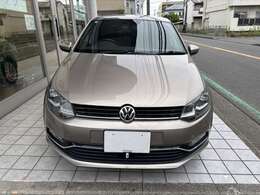人気色のチタニアムベージュです。高級感があり、ポロのスタイルにマッチしております。