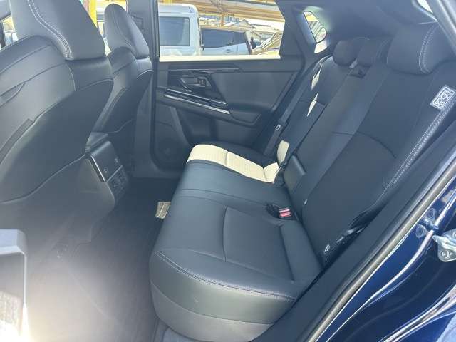 ★5年間新車保障★初度登録から5年間の新車保証が含まれています。長期間、安心してお乗り頂けます！保障費用は支払総額に含まれています！遠方のお客様は保証継承後、お近くのディーラーにて保証が受けられます！