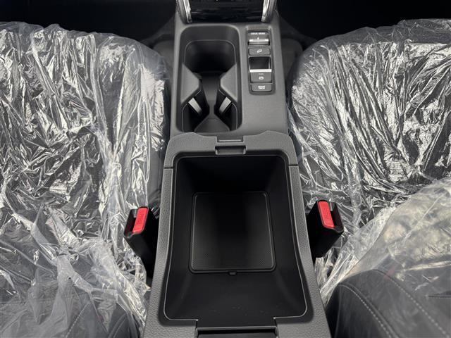 【グローブボックス】車検証ケースや、日頃使う小物類の収納に便利ですね！