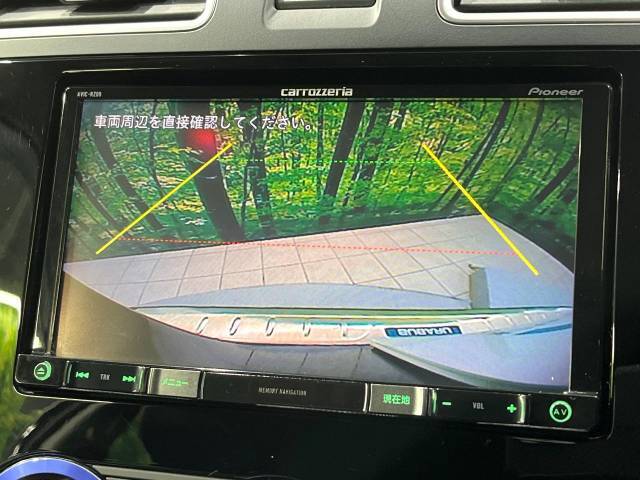 【バックカメラ】駐車時に後方がリアルタイム映像で確認できます。大型商業施設や立体駐車場での駐車時や、夜間のバック時に大活躍！運転スキルに関わらず、今や必須となった装備のひとつです！