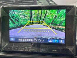 【バックカメラ】駐車時に後方がリアルタイム映像で確認できます。大型商業施設や立体駐車場での駐車時や、夜間のバック時に大活躍！運転スキルに関わらず、今や必須となった装備のひとつです！
