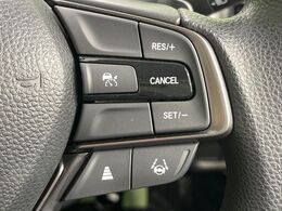 【アダプティブクルーズコントロール】高速道路での長距離走行が楽に！！自動で速度を保つクルーズコントロールが、衝突軽減システムと連携し、前方の車両を感知して車間を保つように速度調節してくれます！！