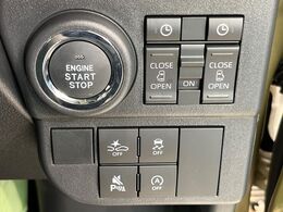 【両側パワースライドドア】スマートキーや運転席のスイッチで後席両側スライドドアの開閉が可能♪電動だから力を入れてドアを開ける必要が無く、小さなお子様でも簡単に開け閉めでき快適です♪