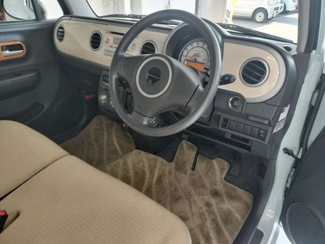 【全国納車OK】　現車をご覧になれないお客様でも、安心してお車をご購入いただける環境を整えております。 色々な角度から撮影したたくさんの画像など豊富な資料送りいたしております。