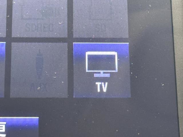 TVが見れるチューナーを装備しています。　新しい車でも付いていないことで、TVが見れない事も多々あるので要チェックです。