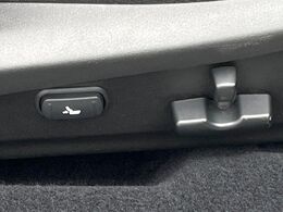 【パワーシート】スイッチ一つで簡単にシートの微調整が可能！電動だから力もいりません！快適なシートポジションにセットして、快適なドライブをお楽しみください。