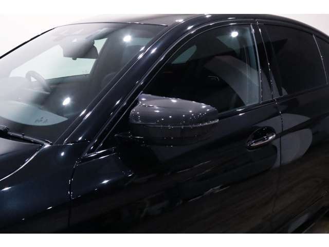 純正オプションのM Performanceカーボン・ミラー・カバー(￥76,780)装備！！