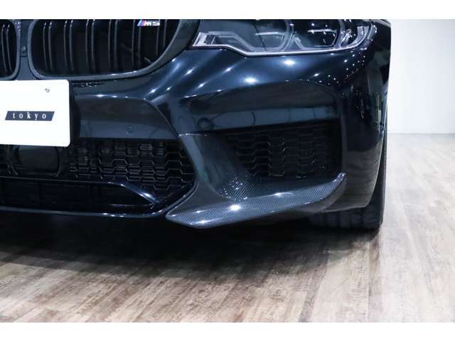 純正オプションのM Performanceカーボン・フロント・スプリッター(￥99,990)装備！！