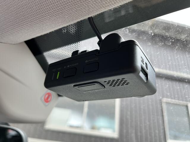 購入されたお車は担当者が車内車外と清掃してお渡しになりますが、有料でボディコーティングやホイル足廻り洗浄などもご用意しておりますのでお気軽にご相談ください！！