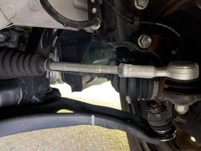 お車を安心してお乗りいただく為には、足回りの定期点検が欠かせません。サービスサポート（有償保証）では無料点検もご提供しており、安心のカーライフをお過ごしいただけるサポート体制が整っています。