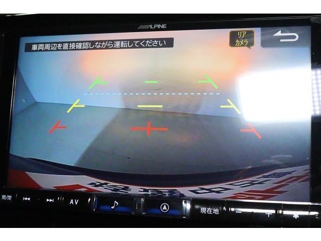 バックモニター！　バック時に後方の状況がモニターで確認できるので安全・安心です。