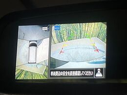 【アラウンドビューモニター】専用のカメラにより、上から見下ろしたような視点で360度クルマの周囲を確認することができます☆死角部分も確認しやすく、狭い場所での切り返しや駐車もスムーズに行えます。