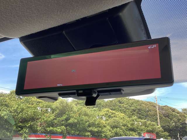 スマートルームミラーもついているので、トランクに荷物を多く積んでいても安心！