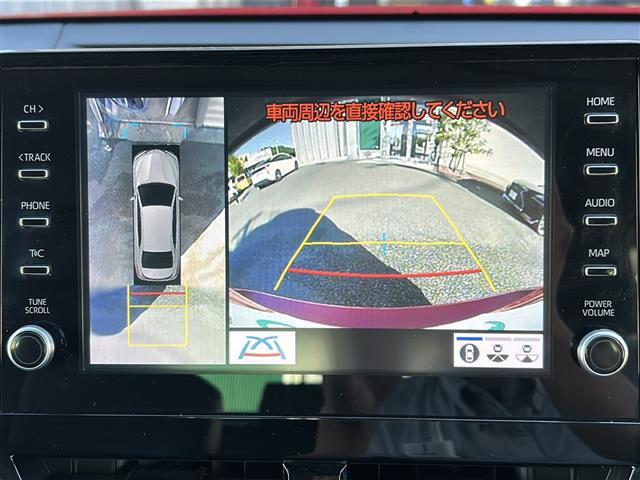 【全方位モニター】まるでクルマを真上から見下ろしたかのような視点で駐車をサポートします！クルマの斜め後ろや真横など、前後左右の4つのカメラの映像が合成されて、モニターに映し出されます。