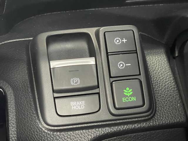 電動パーキングブレーキスイッチ、ドライブモード切替スイッチが装備されております。