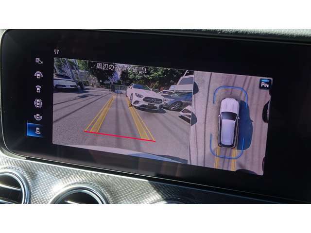【360度カメラシステム】リバースと連動し、車両後方の映像をディスプレィに表示歪みの少ないカメラにより鮮明な画像で後退の運転操作をサポートします。