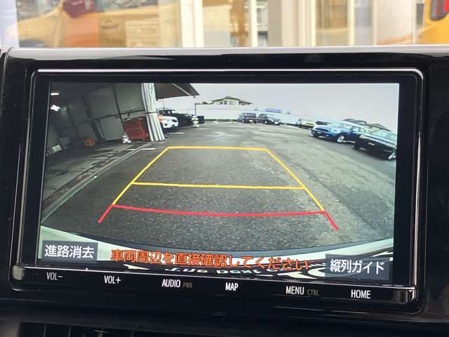 【バックカメラ】駐車時に後方がリアルタイム映像で確認できます。大型商業施設や立体駐車場での駐車時や、夜間のバック時に大活躍！運転スキルに関わらず、今や必須となった装備のひとつです！