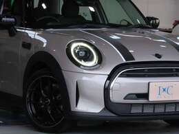 新車当時2020年～2022年は特にコロナの影響で新車販売が低迷しており、さらに半導体不足によってオプション装備も限られ、他年式より良質な中古車が出回る事が少ないとされております。