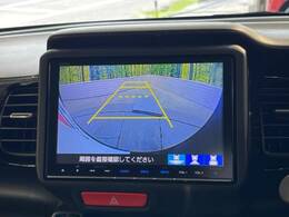 【バックカメラ】駐車時に後方がリアルタイム映像で確認できます。大型商業施設や立体駐車場での駐車時や、夜間のバック時に大活躍！運転スキルに関わらず、今や必須となった装備のひとつです！