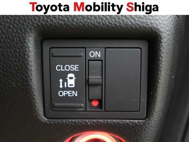 片側パワースライドドアを装備。運転席からワンタッチで操作できるので便利です。