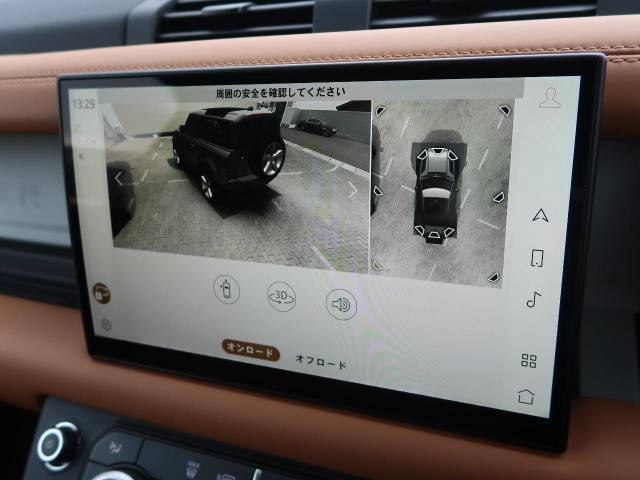 【3Dサラウンドカメラ】周囲の安全確認をアシストする機能です。3D車外ビュー、360°オーバーヘッドビューを　利用して、狭いスペースでも安心、スムーズに運転操作ができます。