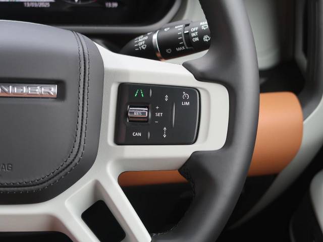 【全車速対応アダプティブクルーズコントロール】ミリ波レーダー+ステレオカメラ+赤外線により前方車輌を認識し、高速道路などの自動車専用道路や渋滞時などではドライバーの負担を大幅に軽減してくれます。