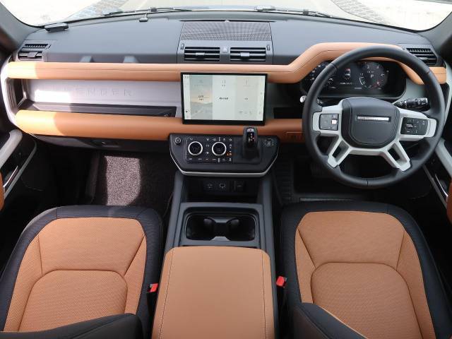 LAND　ROVERのオフロードSUV『DEFENDER90』を認定中古車でご紹介！サンルーフ、エアサス、デジタルミラー、フル液晶メーター、シートヒーター＆クーラー、MERIDIANサウンドシステム