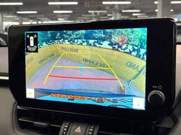 【バックカメラ】駐車時に後方がリアルタイム映像で確認できます。大型商業施設や立体駐車場での駐車時や、夜間のバック時に大活躍！運転スキルに関わらず、今や必須となった装備のひとつです！