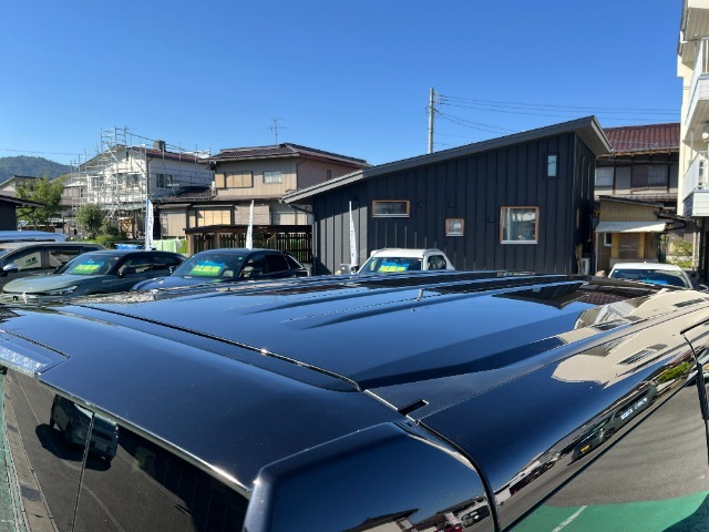 中古車という商品の特性ルーフには子キズや塗装しみ細かな凹み等があります