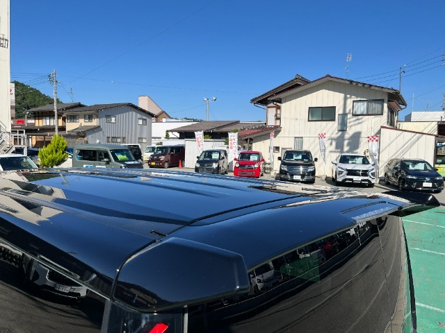 中古車という商品の特性ルーフには子キズや塗装しみ細かな凹み等があります